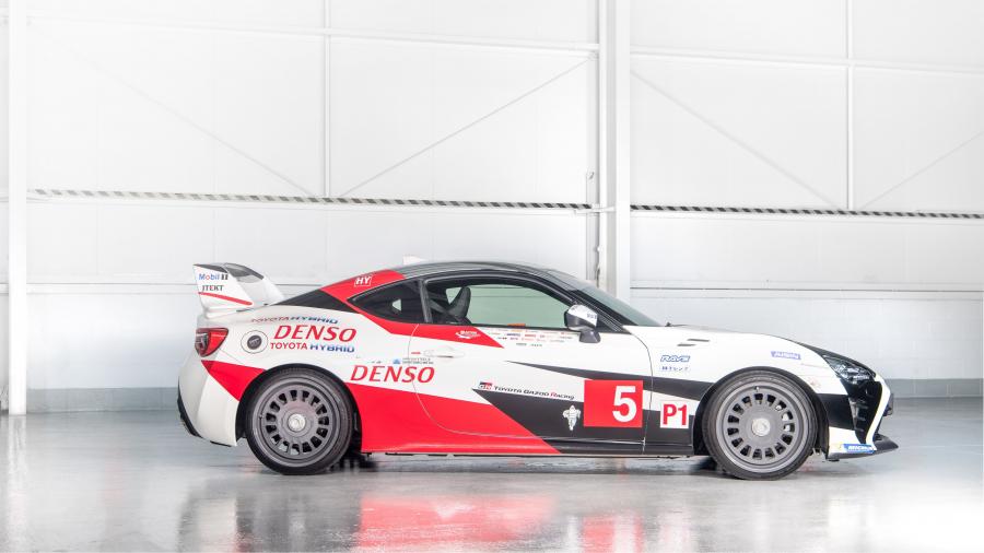  Toyota GT 86 Tribute Toyota TS050 Hybrid 2018 года  (фото 7 из 12)